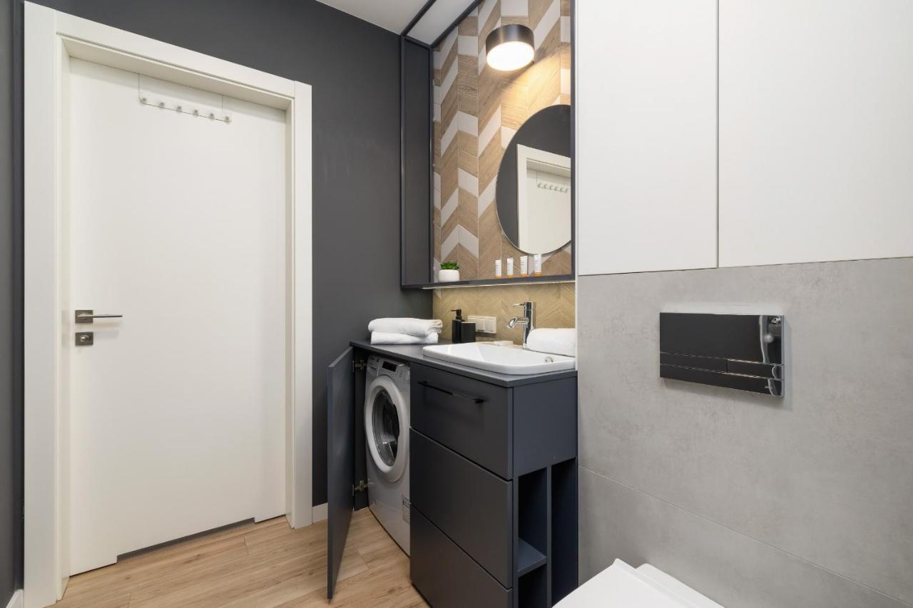 Go With Balcony Rakowicka Cracow By Renters Apartament Kraków