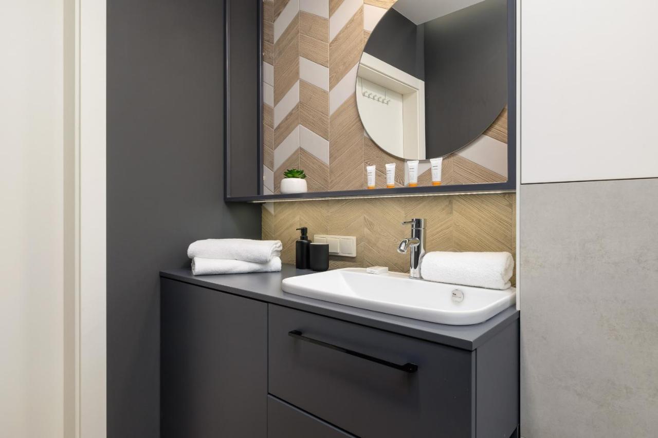 Go With Balcony Rakowicka Cracow By Renters Apartament *